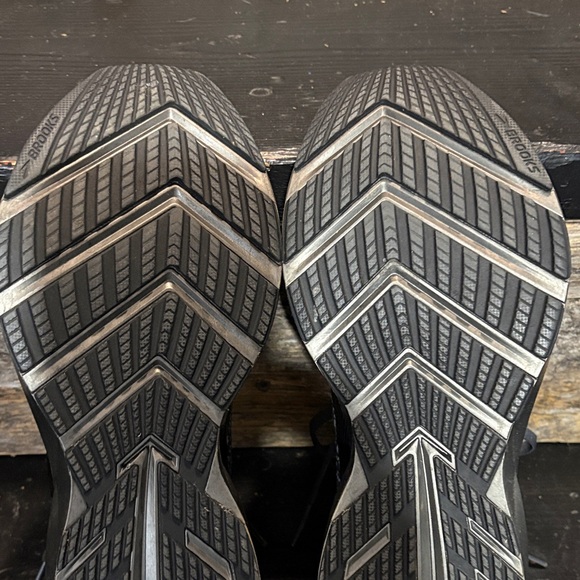 Brooks Levitate 3 Black and Gray Athletic Shoes - Picture 8 of 13